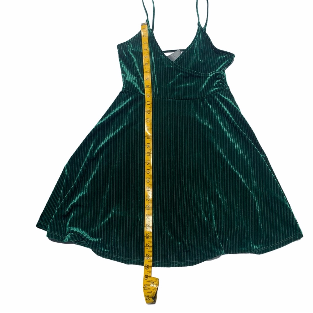 Velvet Emerald Mini Dress Forever 21  | Size M | New with Tags | Baby Doll Style - Picture 8 of 9